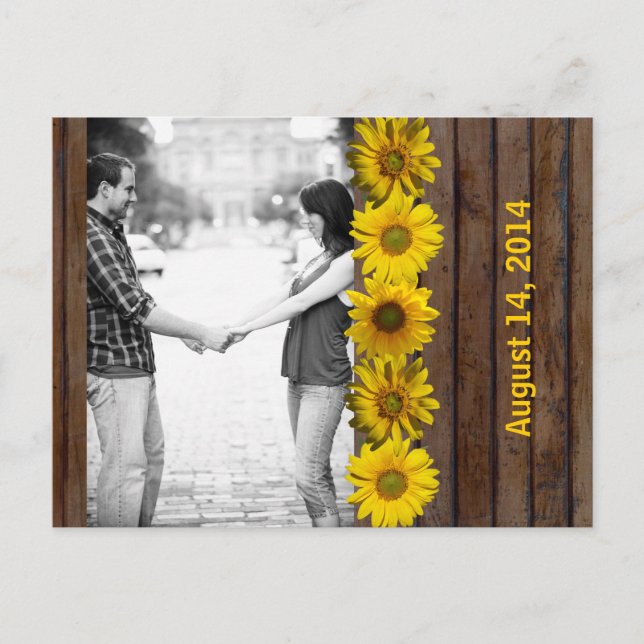 Braunes Holz Gelbe Sonnenblume Foto Save the Date Ankündigungspostkarte (Vorderseite)