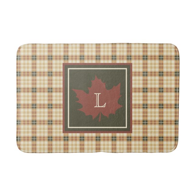 Braunes Kariertes Muster Fall Ahornleaf Monogramm Badematte (Vorderseite)