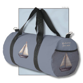 Braunes Segelboot und Name auf Grau Duffle Bag