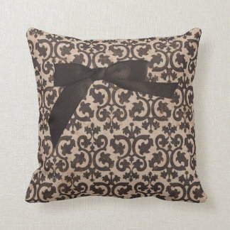 Braunes und Tan Damask Kissen mit Ribbon