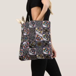 Bräunliches quadratisches Fliesenmosaik mit zeichn Tasche