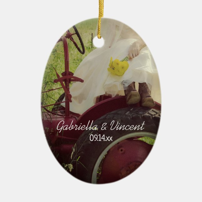 Braut auf Red Tractor Country Farm Wedding Keramikornament (Vorne)