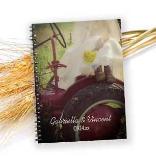 Braut auf Red Tractor Country Farm Wedding Notizblock