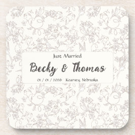 Braut & Bräutigam auf weißem floralen Hochzeitsfes Getränkeuntersetzer