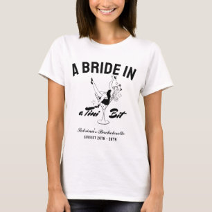 Braut in einem kleinen Martini-Junggesellinnenabsc T-Shirt