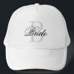 BRAUT-Monogramm-Fernlastfahrerhut für wedding Truckerkappe<br><div class="desc">Brautmonogramm-Fernlastfahrerhut für wedding Party. Lustige Flitterwochengeschenkidee,  damit bald verheiratete Frau sind. Kundenspezifischer mit Monogramm Entwurf mit stilvoller Skripttypographie. Noble Schwarzweiss-Logokappe. Heiratzusätze für wedding Party,  Brautparty,  bachelorette,  Mädchen weekend,  Flitterwochen etc.</div>