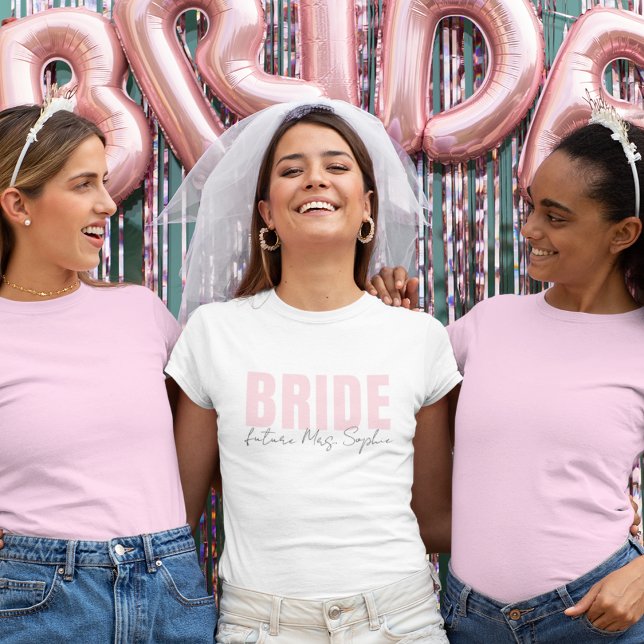 Braut T-Shirt | Personalisiert Future Mrs. Name (Von Creator hochgeladen)