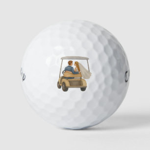 Braut und Bräutigam in einem Golfwagen Hochzeitsgu Golfball