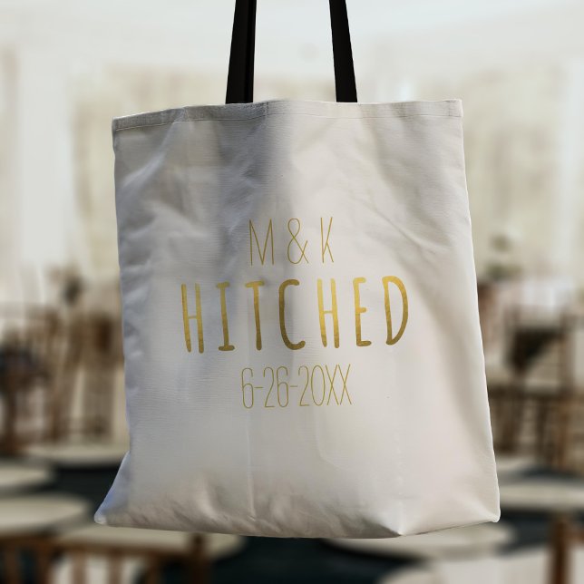 Braut und Groom Monogramm heftige Hochzeitszacktas Tragetasche (Add your initials and wedding date to this HITCHED wedding tote bag)
