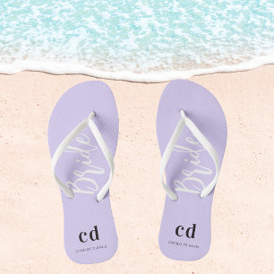 Braut violett lila Monogramm Anfangsbuchstaben Nam Flip Flops