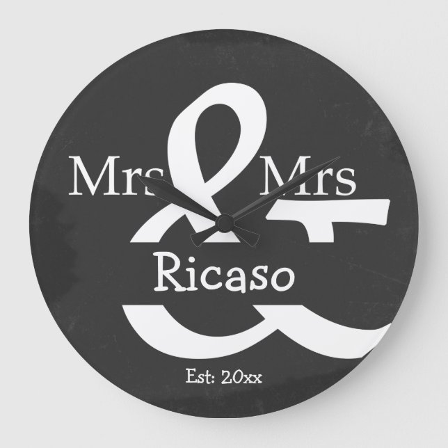 Bräute Frau und Frau Personalized Faux Chalkboard Große Wanduhr (Vorderseite)