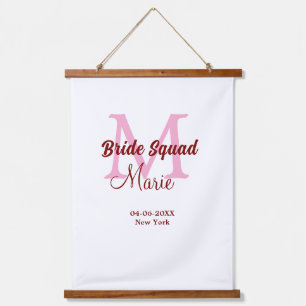 Brautgruppe Name Monogramm Brautjungfer rosa Datum Wandteppich Mit Holzrahmen