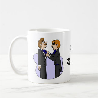 Bräutigame, die für wedding sich vorbereiten kaffeetasse
