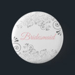 Brautjacke Pink & Gray Button<br><div class="desc">Identifizieren Sie die Hauptakteure Ihres Brautparty, Ihrer Hochzeit oder Ihres Abendessens mit unseren eleganten, rosa & grauen Tasten. Dieser Knopf wurde für die Koordination mit unserer rosa & grauen eleganten Hochzeitssuite konzipiert und verfügt über eine Silver Imitate Folie, die auf einem weißen Hintergrund geblüht ist. Perfekt als Gutes oder Geschenk...</div>
