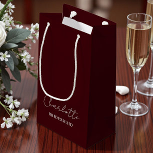 Brautjungfer Minimalist Schrift   Tiefes Burgund Kleine Geschenktüte