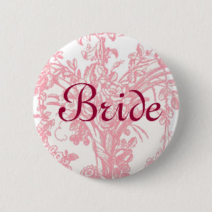 Brautknopf auf hübschem rosa Blumenhintergrund Button