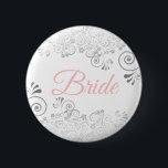 Brautknopf Rosa & Grau Button<br><div class="desc">Identifizieren Sie die Hauptakteure Ihres Brautparty, Ihrer Hochzeit oder Ihres Abendessens mit unseren eleganten, rosa & grauen Tasten. Dieser Knopf wurde für die Koordination mit unserer Pink & Gray Elegant Wedding Suite konzipiert und verfügt über eine Silver Imitate Folie, die auf einem weißen Hintergrund geblüht ist. Perfekt als Gutes oder...</div>