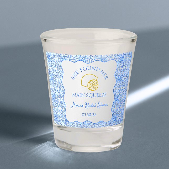 Brautparty Lemon Blue Tile Schnapsglas (Lemon-themed shot glass favors with 'She Found Her Main Squeeze' design, perfect for bridal showers!)