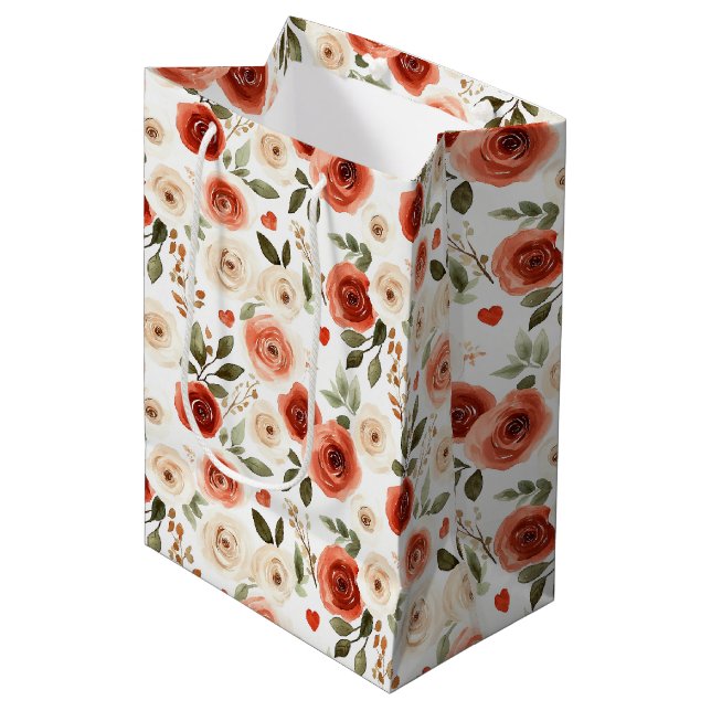 Brautparty "Red Cream Hearts and Blume" Mittlere Geschenktüte (Vorderseite Schrägansicht)