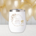 Brautparty Wine Tumbler<br><div class="desc">Feiern Sie stilvoll mit unserem Brautparty-Edelweinhändler,  mit den eleganten Creme- und Bräunungsfloralen unserer eleganten Perlen und Prosecco Brautparty Collection. Dieser Schuster verbindet Praxisnähe mit raffiniertem Design und macht ihn zu einer perfekten Ergänzung Ihrer Champagner-Brunch-Affäre und einem hochgeehrten Sake für Ihre Gäste.</div>