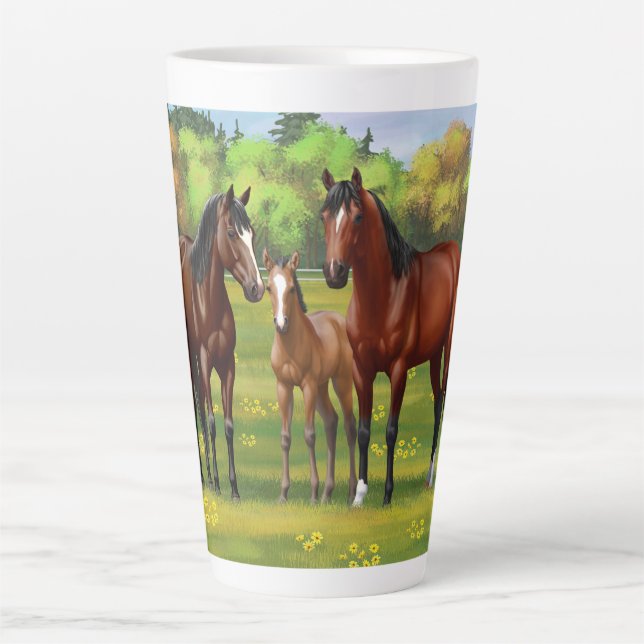 Brawn Bay Quarter Pferde im Sommer Weide Milchtasse (Vorderseite)