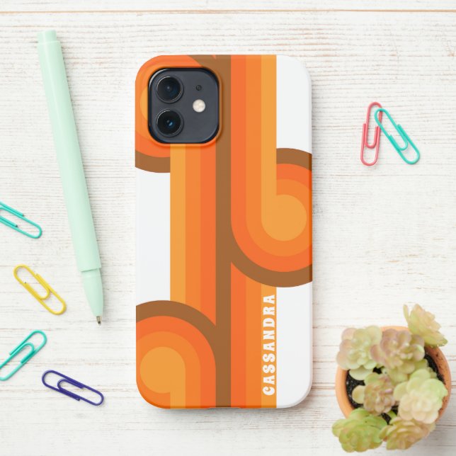 Brawn Yellow Orange Art Pattern iPhone 12 Hülle (Auf dem Schreibtisch)