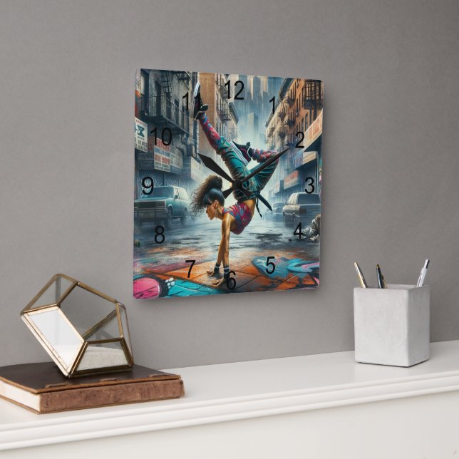 Breakdancer Women in Action New Yorker Silhouette Quadratische Wanduhr (Büro)