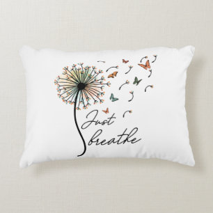 Breathe Blume und Schmetterling werfen Kissen