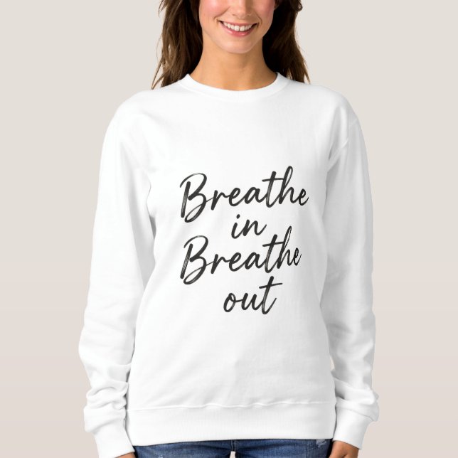 Breathe In, Breathe Out” Handwritten Calm Tee (Vorderseite)