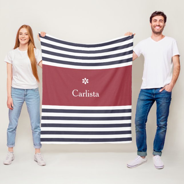 Breite blaue horizontale Streifen roter Name Daisy Fleecedecke (Beispiel)