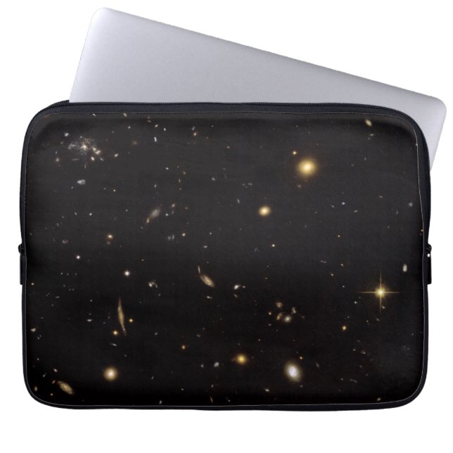 Breite Sicht auf Spiderweb Galaxy Field.ai Laptopschutzhülle (Vorderseite)