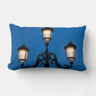 Brennende Lampe bei Nacht, Venedig Lendenkissen