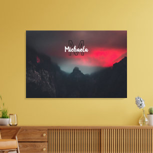 Brennende Wolken, Nebel und Berge-Monogramm am Him Leinwanddruck