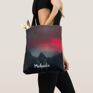 Brennende Wolken, Nebel und Berge Monogramm Tasche