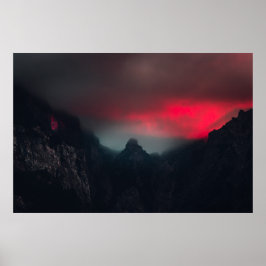 Brennende Wolken, Nebel und Berge Poster