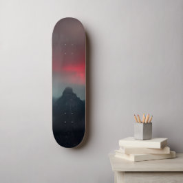Brennende Wolken, Nebel und Berge Skateboard