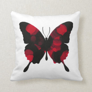 Brennender roter Schmetterling Kissen
