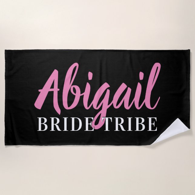 Bribe Stamm Bridesmaid Name Pink Black Strandtuch (Vorderseite)
