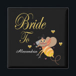 Bridal-Personalisierung Magnet<br><div class="desc">Bride To Bee Bridal Personalize Magnet hat eine schöne Braut Honey Bee auf ihr. Es macht Spaß für die Braut, sich zu personalisieren und als Geschenk während des Brautparty oder anderen Hochzeitsfestes zu geben. Personalisieren Sie es mit dem Namen der Braut.</div>