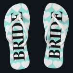 BRIDE Aquamarin Blue Wedding Brautparty Bride Flip Flops<br><div class="desc">Lächeln Sie ihr Gesicht,  wenn sie diese lustigen Flip-Flops erhält,  vergewissern Sie sich,  dass sie die passende Tasche,  wird sie Liebe dieses fabelhafte Geschenk!  Suchen Sie nach koordinierenden Bräutigam Flip Flops,  es macht den perfekten Jack und Jill Party Geschenk Set!  Alle Teile der BRIDE & CO. Sammlung.</div>