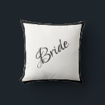 Bride Black Script Chic Wedding Kissen<br><div class="desc">Ein schönes bride schwarzes Drehbuch und getrimmtes Kissen für Ihre Zuhause. Ein tolles Duschgeschenk. Herzlichen Glückwunsch Geschenk wäre eine wunderbare Überraschung für die Braut. Gutes Hochzeitsgeschenk mit passendem Hochzeitskissen.</div>