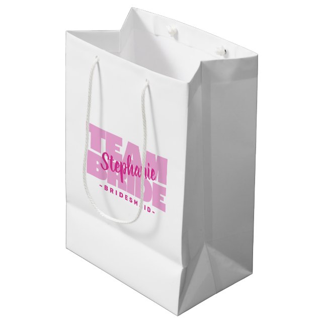 Bride Bride Wedding Individuelle Name Pink Mittlere Geschenktüte (Vorderseite Schrägansicht)