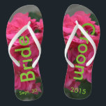 Bride Groom Rose Geranium Flip Flops<br><div class="desc">Hübsche Rose Geranium Women's rosa florale Flip Flops für das frisch verheiratete Paar. Mit der Formulierung in einer schönen grünen Farbe, Brautgarten und Heiratsdatum (PERSONALISIEREN Sie mit Ihrem Hochzeitstag, oder löschen Sie Text). Ideal für Flitterwochen oder Hochzeit in Urlaubsort am Strand und Sake-Artikel. Original Fotografie von TamiraZDesign. Besuchen Sie meinen...</div>