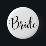 Bride Modern Black Script Typografie (30) Button<br><div class="desc">Das Wort "Braut" wird in Schwarz mit einem wunderschönen, modernen Skript-Schriftart aus meiner Sammlung dargestellt. Die Bilddatei ist entriegelt, sodass Sie die Größe verringern und Text für den Namen der Braut hinzufügen können, wenn Sie möchten. Sie können diese Schaltfläche so sehr anpassen und bearbeiten, wie Sie möchten! Hier sehen Sie...</div>