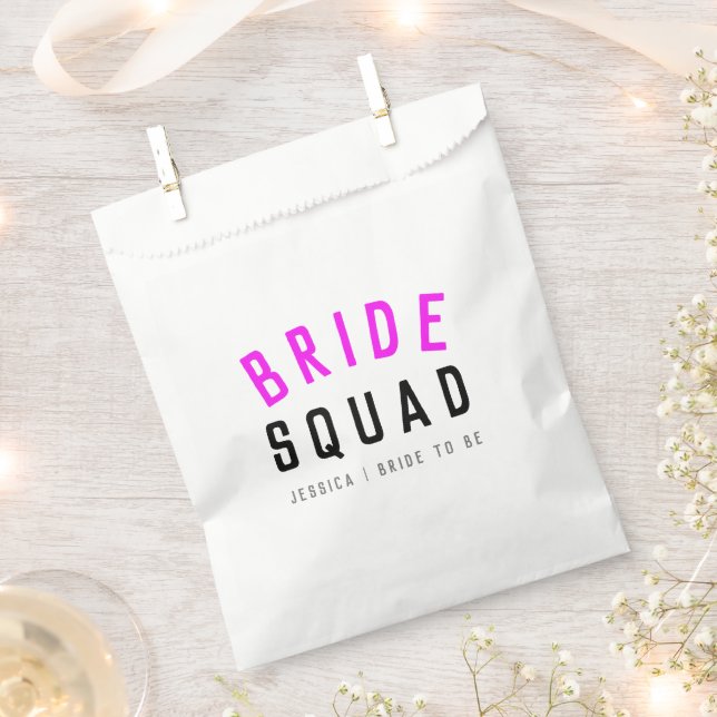 Bride Squad | Hot Pink Bachelorette Bridesmaid Geschenktütchen (Ausgeschnitten)