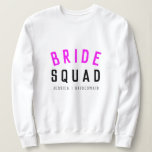 Bride Squad | Hot Pink Bachelorette Bridesmaid Sweatshirt<br><div class="desc">Niedliches, einfaches, stilvolles "Bride Squad" Zitat-Art Frauen Sweatshirt mit moderner, minimalistischer Typografie in schwarz und heiß neon rosa in einem coolen trendigen Stil. Der Slogan, Name und Rolle kann leicht mit den Namen Ihres Brautparty personalisiert werden, z.B. Braut, Brautmädchen, Blume Mädchen, Mutter der Braut, Glam Squad u.v.m. Das perfekte Zusammenspiel,...</div>