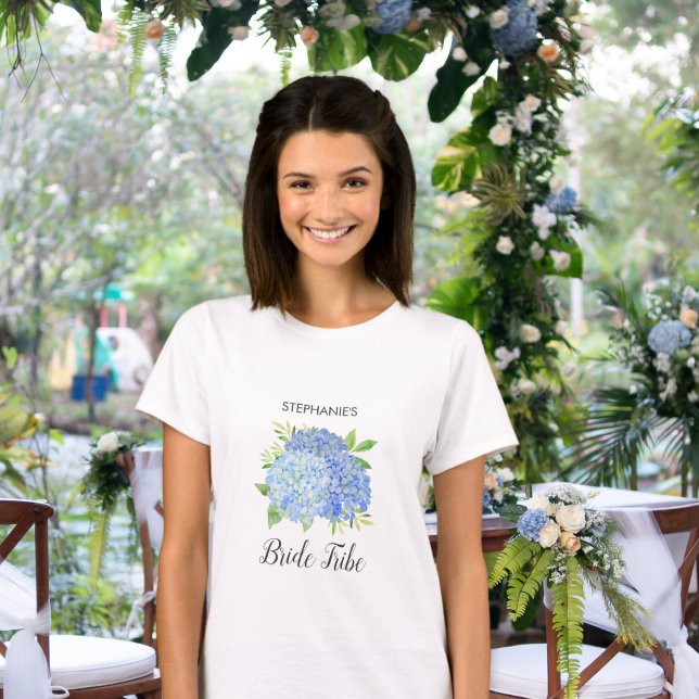 Bride Stamm Floral Blue Hydrangea Foliage Hochzeit T-Shirt (Von Creator hochgeladen)