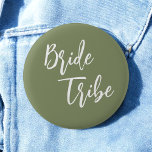 Bride Stamm Sage Green White Wedding Button<br><div class="desc">Sage Green Bride Stamm Button. Karo unten in unserer Shop-Kollektion für passende Artikel.</div>