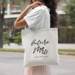 Bride to be Future Mrs. Tragetasche<br><div class="desc">Holen Sie sich coole personalisierbare Brautgeschenke für die Zukunft Frau, während sie für den großen Tag gewartet.</div>