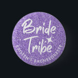 Bride Tribe Bachelorette Button Violet<br><div class="desc">Das Button mit Bride Stamms Schrift für Brautparty oder Junggeselinnen-Abschied wird mit jedem Outfit großartig aussehen. Das Button kann mit dem Namen von Bride oder anderen Details personalisiert werden. Es stehen verschiedene Farboptionen zur Verfügung. Matching Button mit der gleichen Farbe und Stil Zukunft Frau für Bride-to-be ist auch verfügbar -...</div>